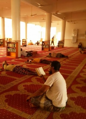 رمضان عدن بلا كهرباء والمواطن يرزح تحت ضغط آثار الحرب ومساعدات شحيحة ومنحة إنقاذ من الملك سلمان