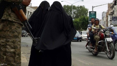 علماء يمنيون يدعون إلى الوقوف صفاً واحداً للتصدي لجرائم ميليشيا الحوثي بحق النساء المختطفات